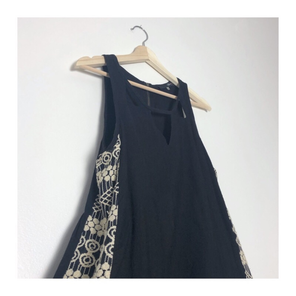 black w. cream embroidery hi lo dress - Picture 2 of 5